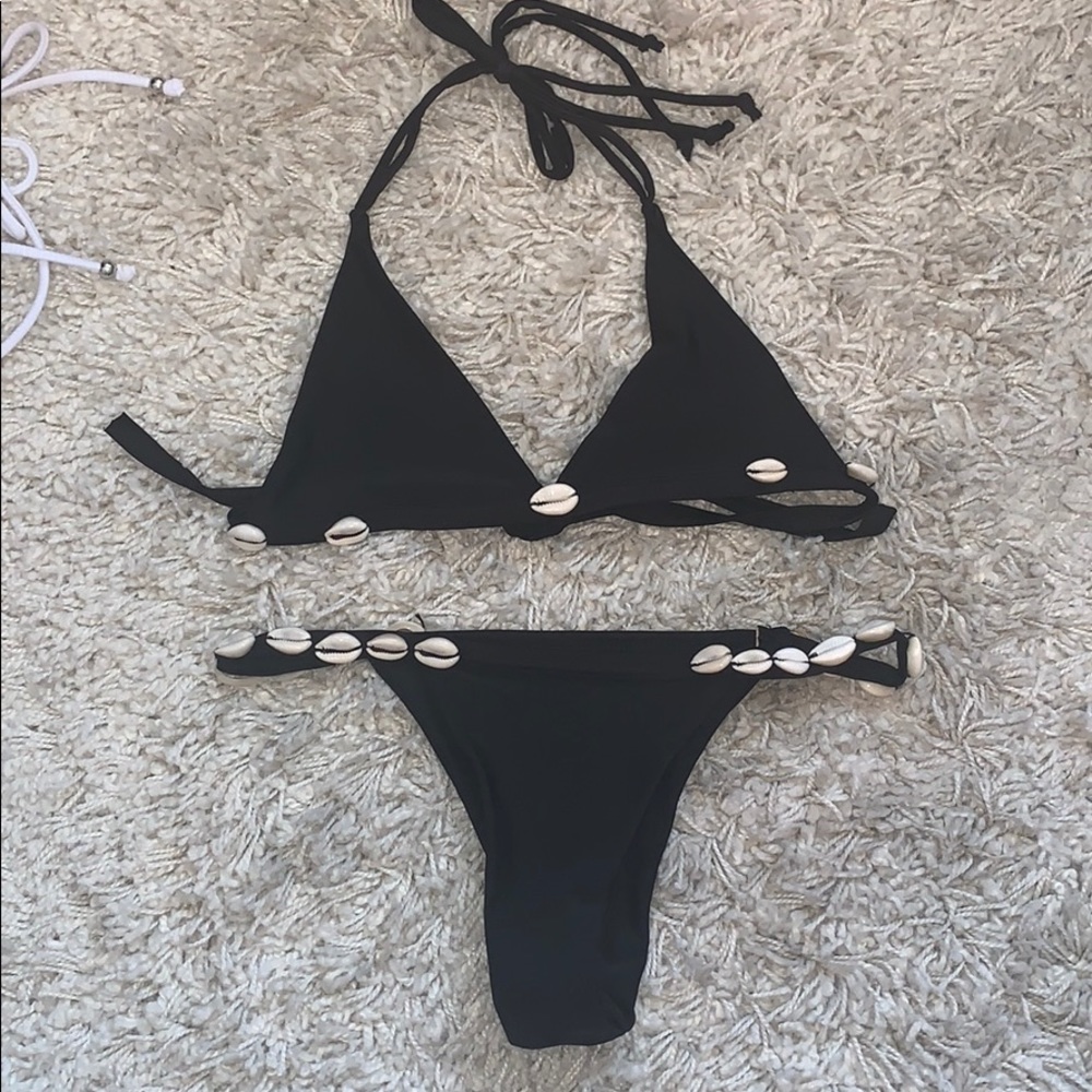 Pooka shell black bikini set size L fits like a S